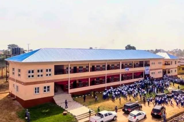 Parents Expresses Outrage As Lagos Government Increases Model College Fees By 300%